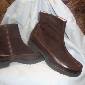 Taryn Rose Italy "Piper" handmade kidskin brown leather zip ankle boots size 39